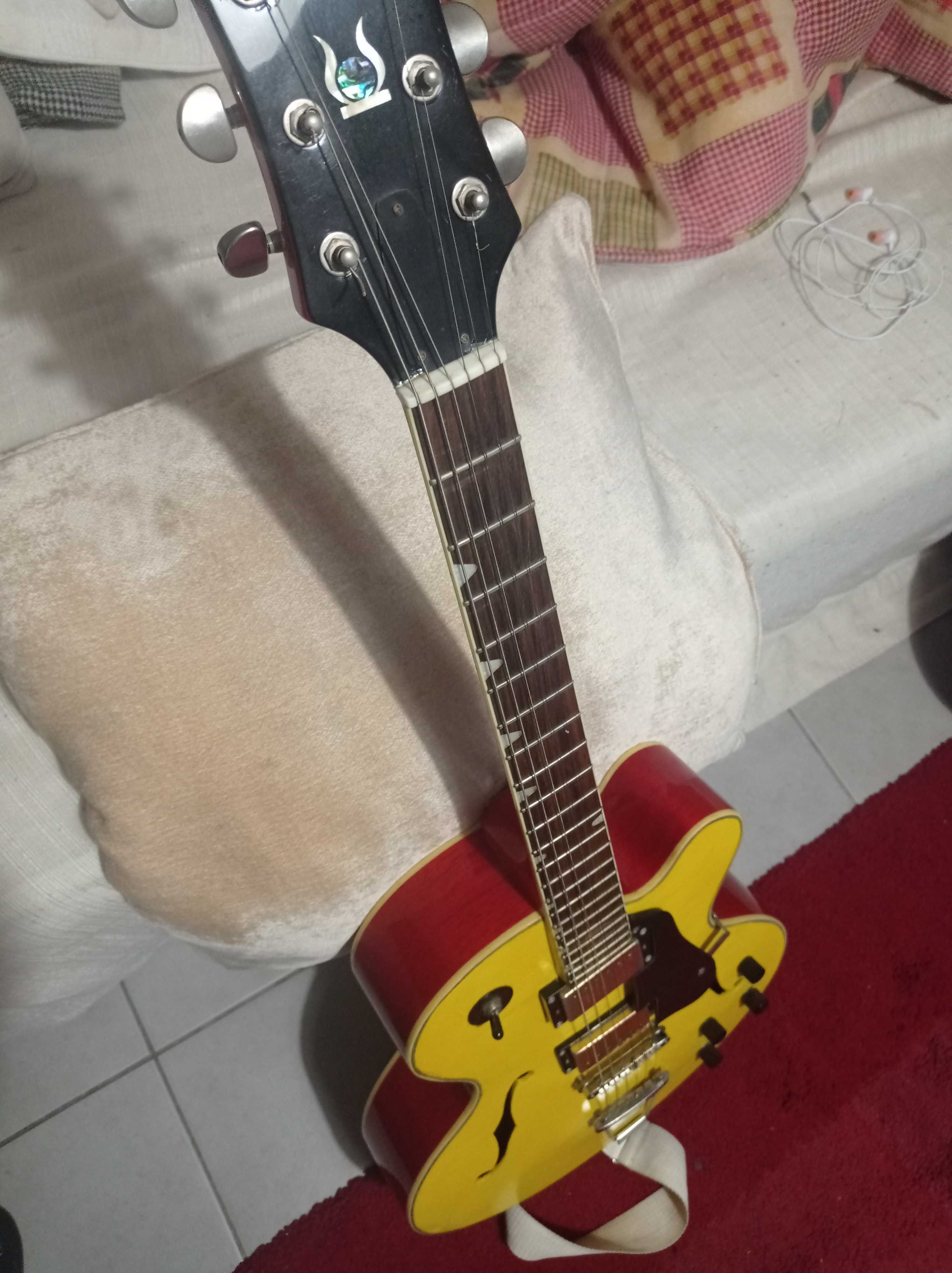 Guitarra Jazz Hollowbody Chinesa modelo L5.