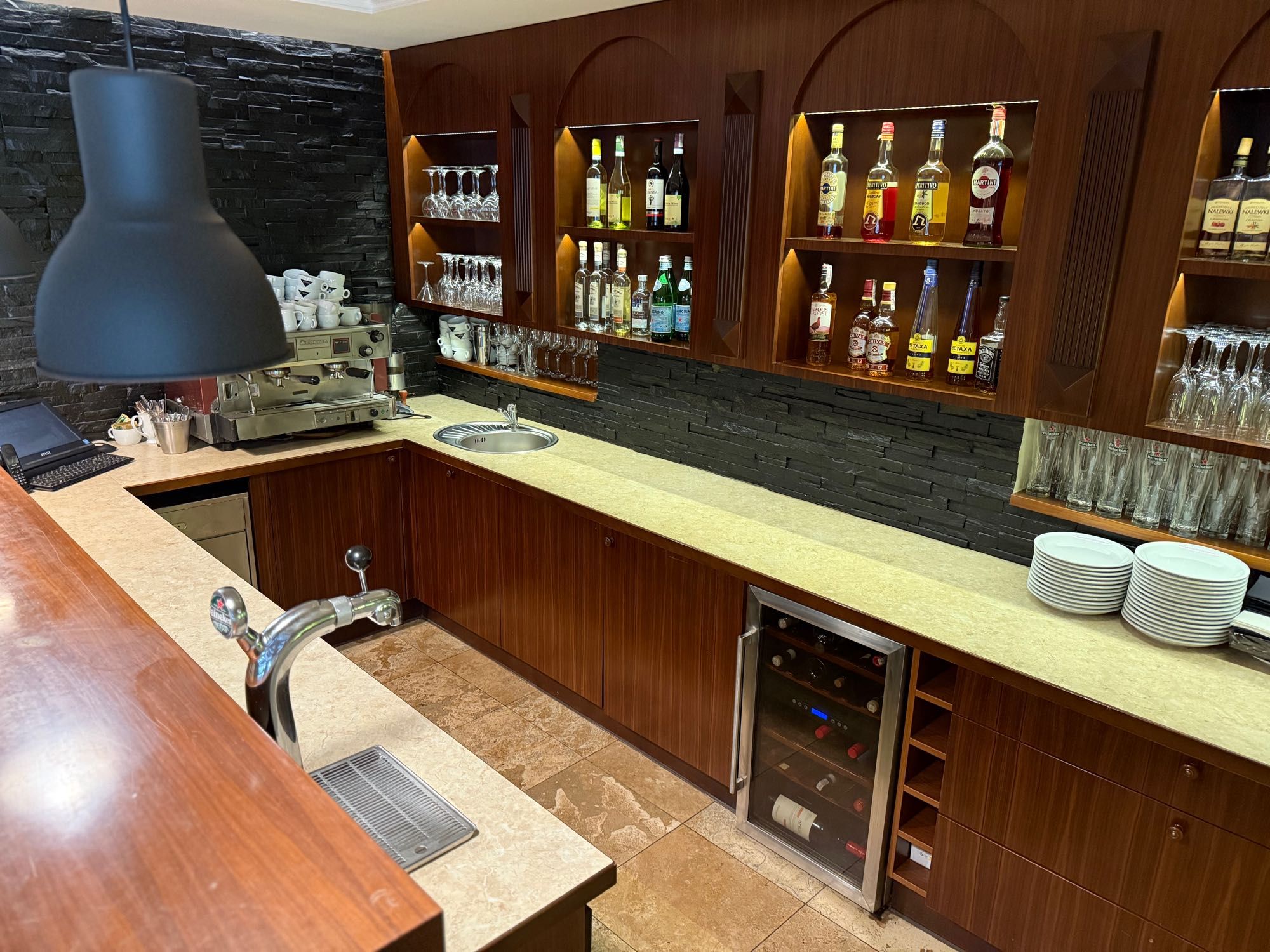 BAR Z ZABUDOWĄ FORNIR Orzech amerykański