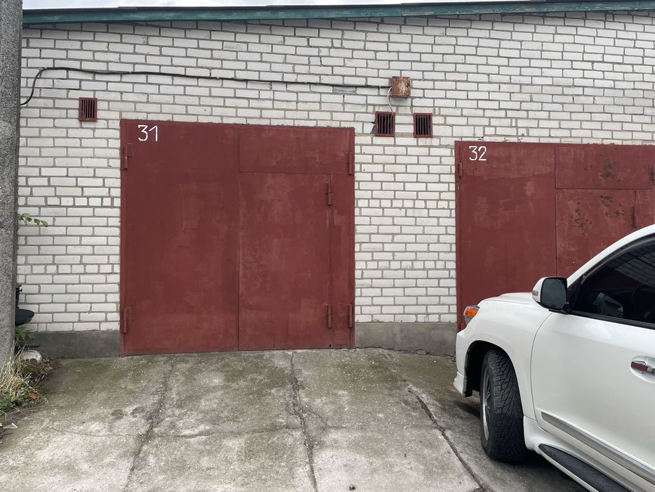 Продам два спаренных кирпичных гаража, пер. Кобера 19