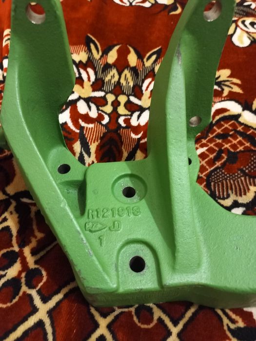 Суппорт John Deer R121913.