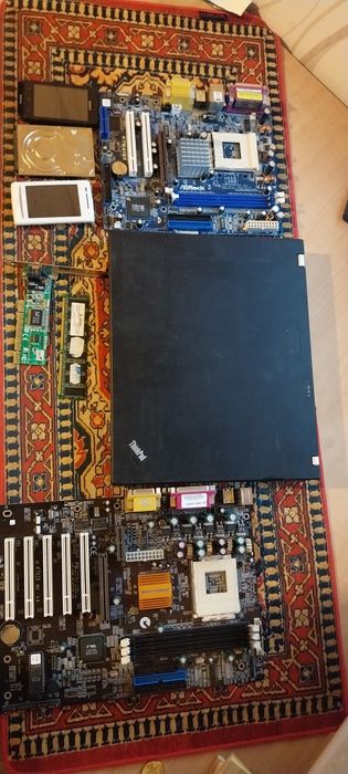 Zestaw elektroniki-laptop, 2 płyty główne, 2 telefony, dysk, ram/spraw
