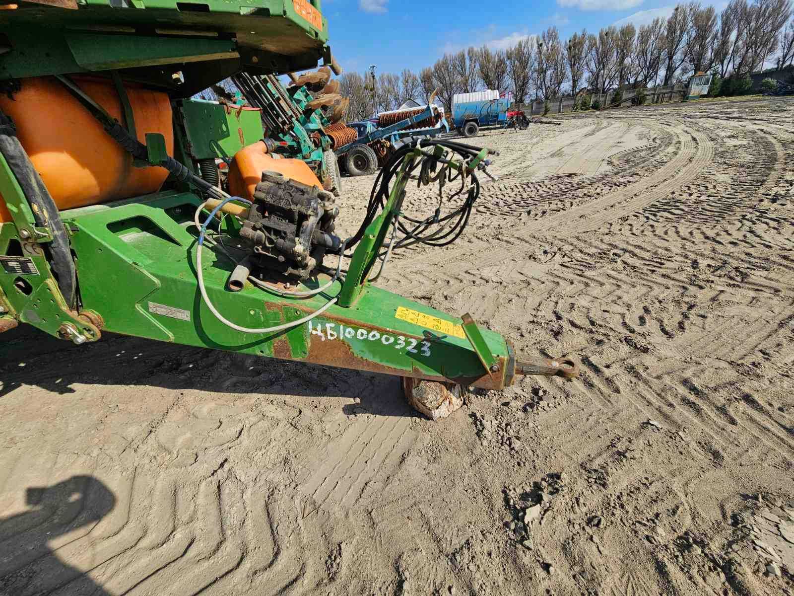 Обприскувач причіпний  Amazone-UX 3200