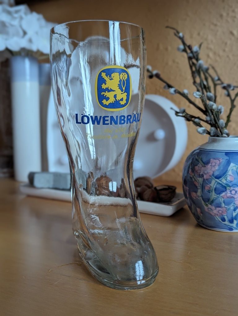Duża szklanka but Lowenbrau