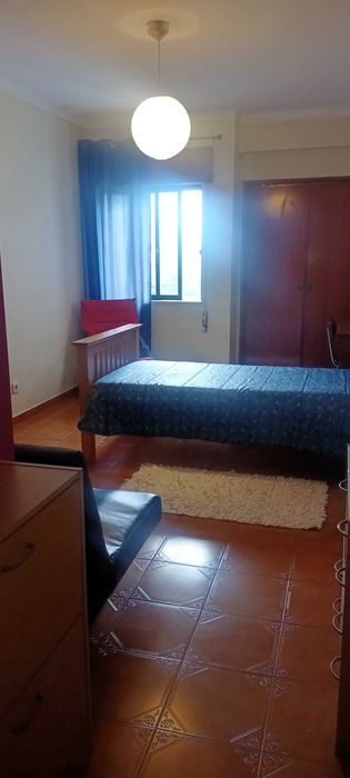 Arrenda-se quarto ao ano em Portimão