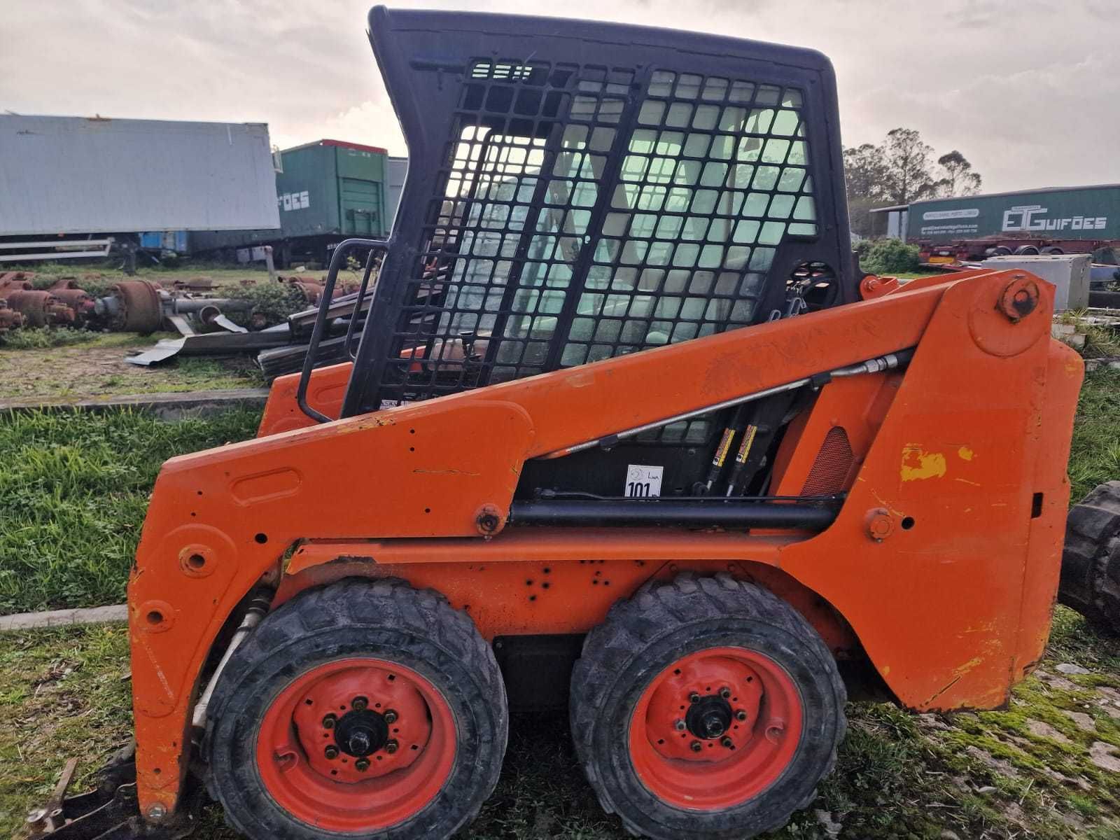 MINI PÁ CARREGADORA BOBCAT S100