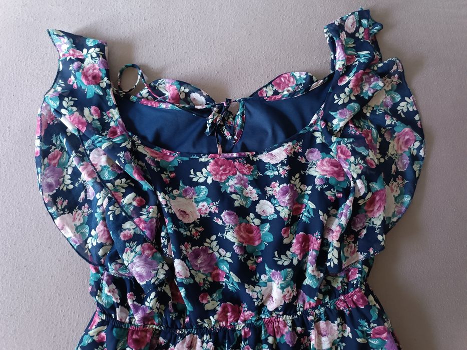 Sukienka news look rozm. 44 w kwiaty
