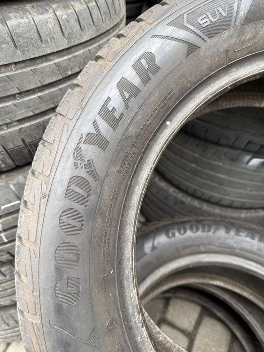 Продам пару 235 60 18 Goodyear UltaGrip Ice