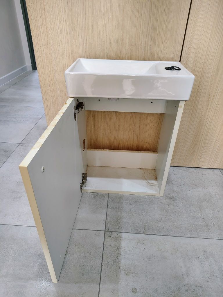 Szafka z umywalką WC toaleta