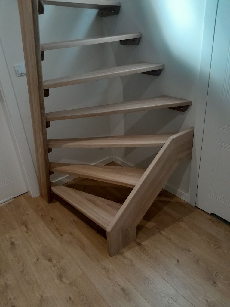 Nietypowe schody 90cm x 90cm - 120x120 w ciasne miejsca