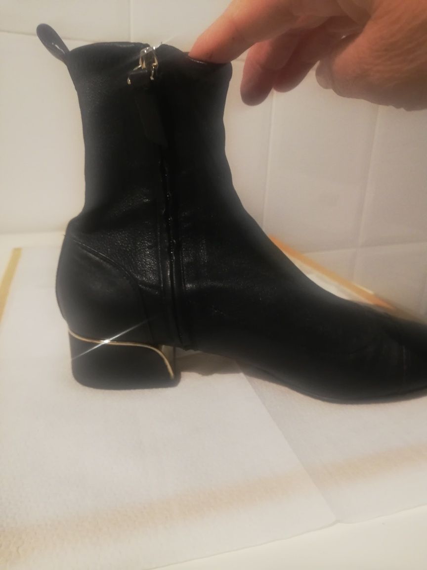 Botas em. Pele marca Massimo Dutti