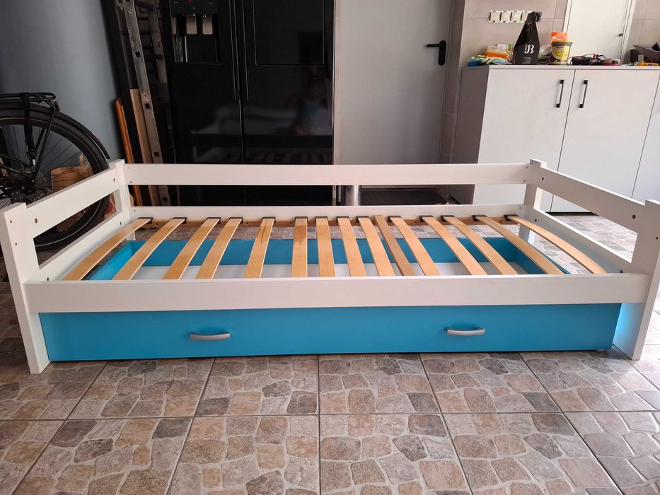 Łóżko dzieciece z materacem