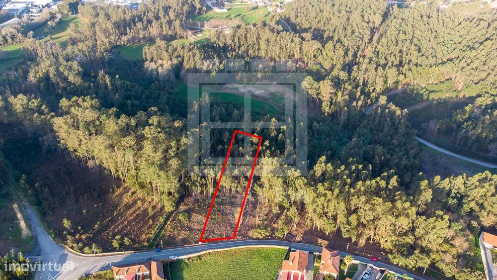 Terreno para construção com 1.826 m2 em São Miguel de Souto, SMF