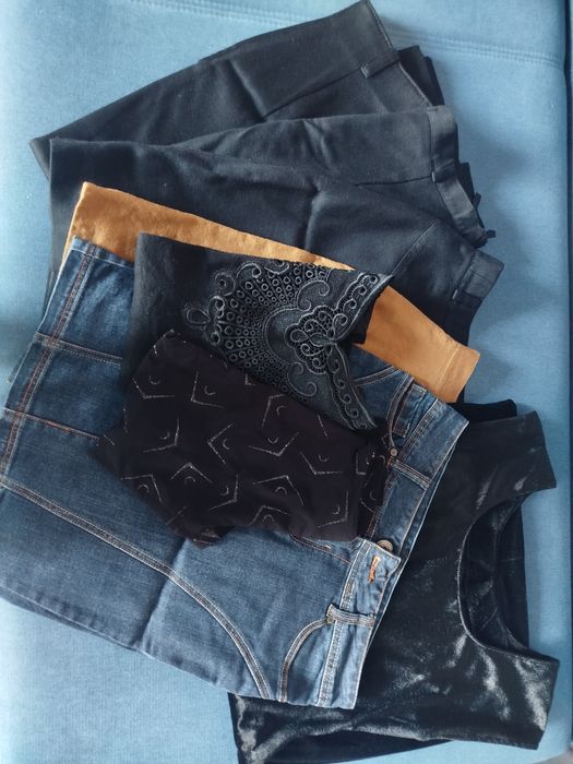 Пакет жіночих речей (костюм, спідниці, сукня) розмір 36