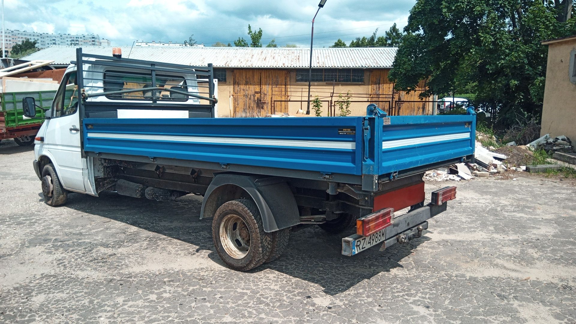 Mercedes Sprinter wywrotka, kiper 4x2m 3-stronny