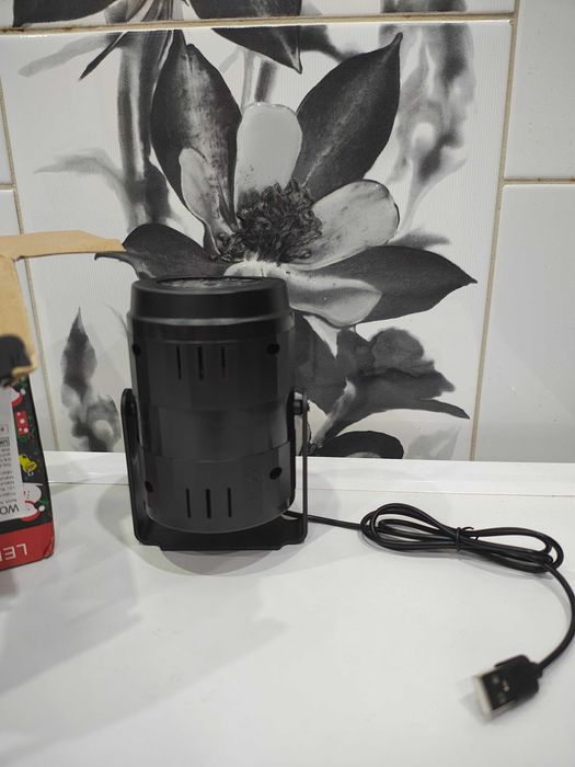 HIT – świąteczny projektor śnieżynek, całkowicie nowy na USB