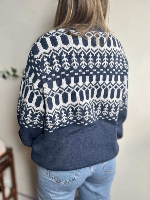 Zimowy granatowy sweter w norweskie wzory z wełną luciano for men