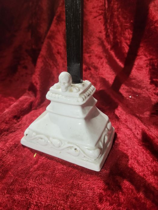 Porcelanowy krzyż dewocjonalia pasyjka