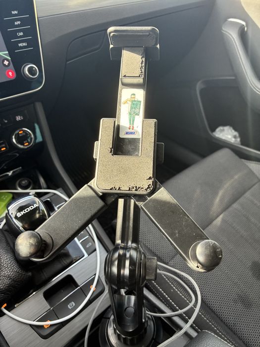 Uchwyt samochodowy w kubek do iPad tablet