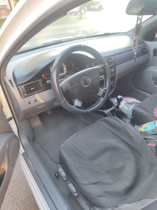 Chevrolet lacetti 2012 року 1.8 бензин