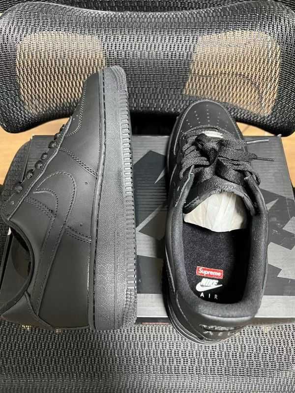 Spot/Polska lokalny -- Nike Air Force 1 Low Supreme Black R. 40