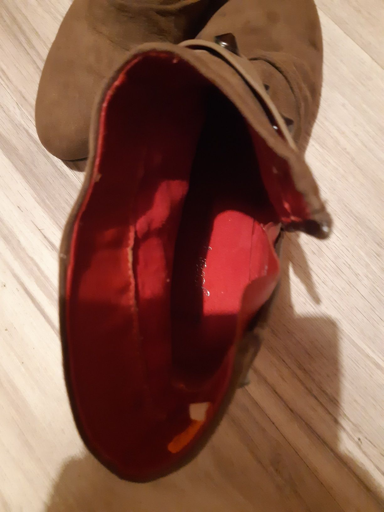 Zamszowe brązowe botki