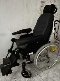 Cadeira de roda especializada invacare