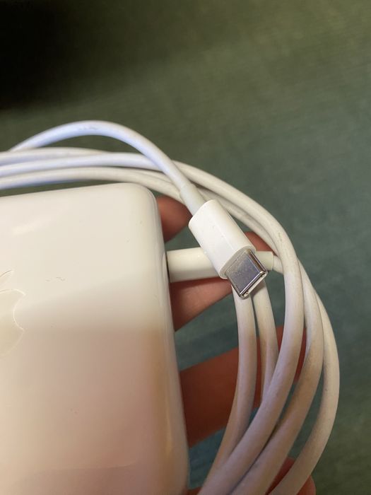 Carregador Macbook Pro USB-C 67W Apple