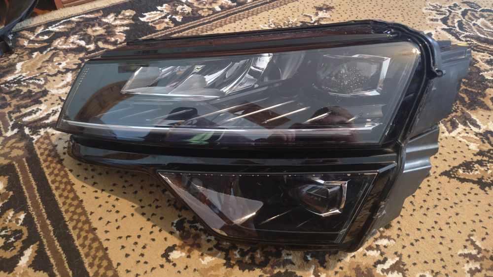 Ліва фара Skoda Karoq 2021 full led (розбитий корпус)