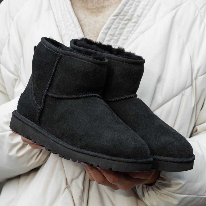 Унисекс зимние UGG Classic Mini, черные кожаные угги классик мини уггі