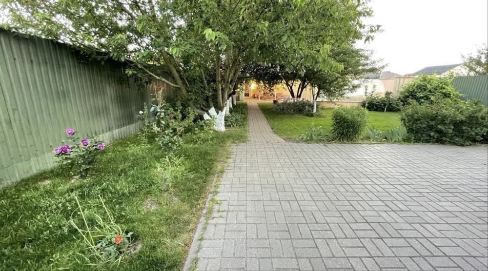 Продаю Дім Гора вул. Сонячна є басейн, баня, гараж, навіс. Все Працює!