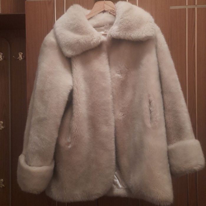 Жіночий полушубок