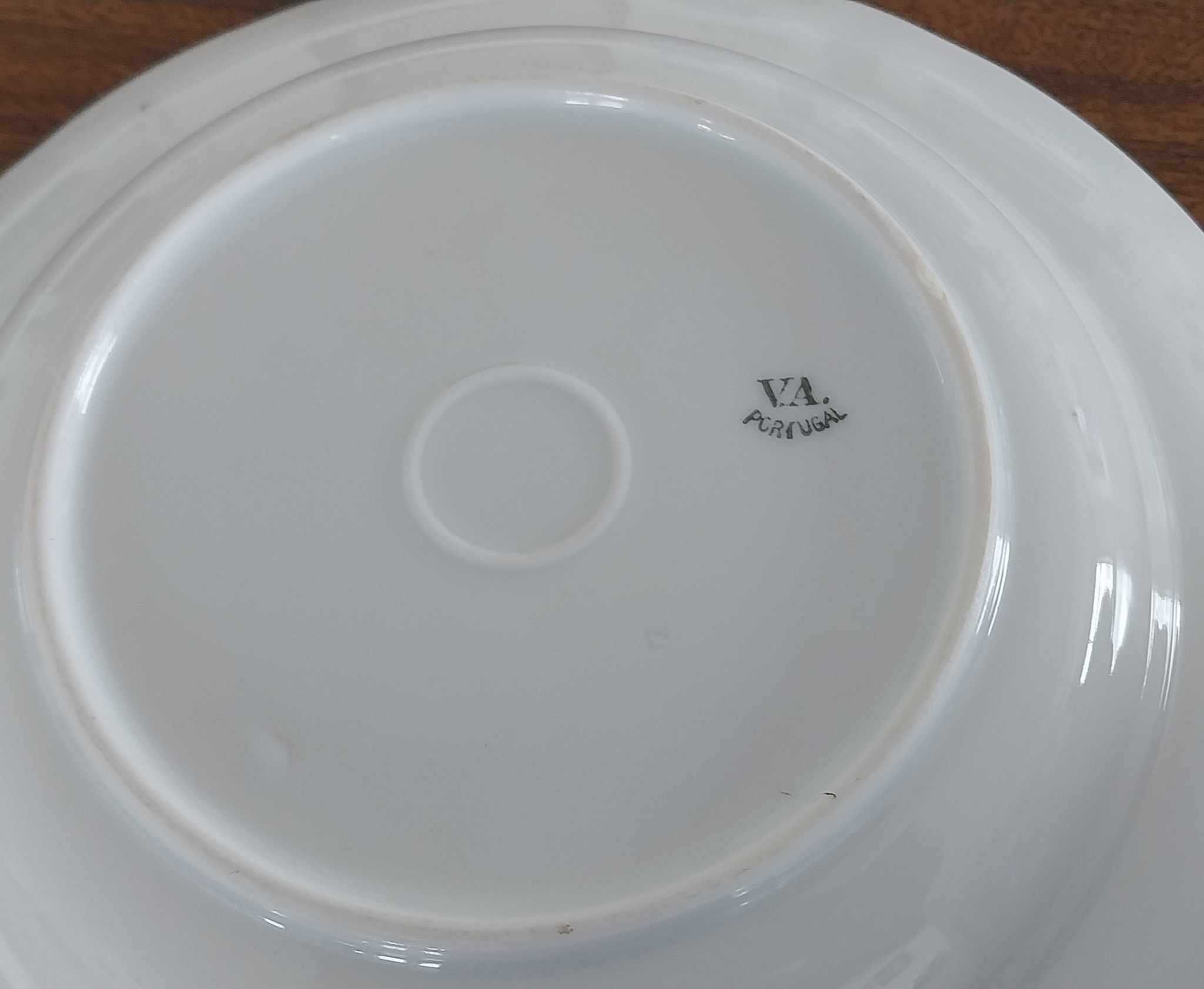 6 Pratos "Rasos em porcelana "Vista Alegre, anos 1922 / 1947