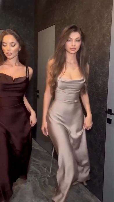 сукня на завʼязках заді