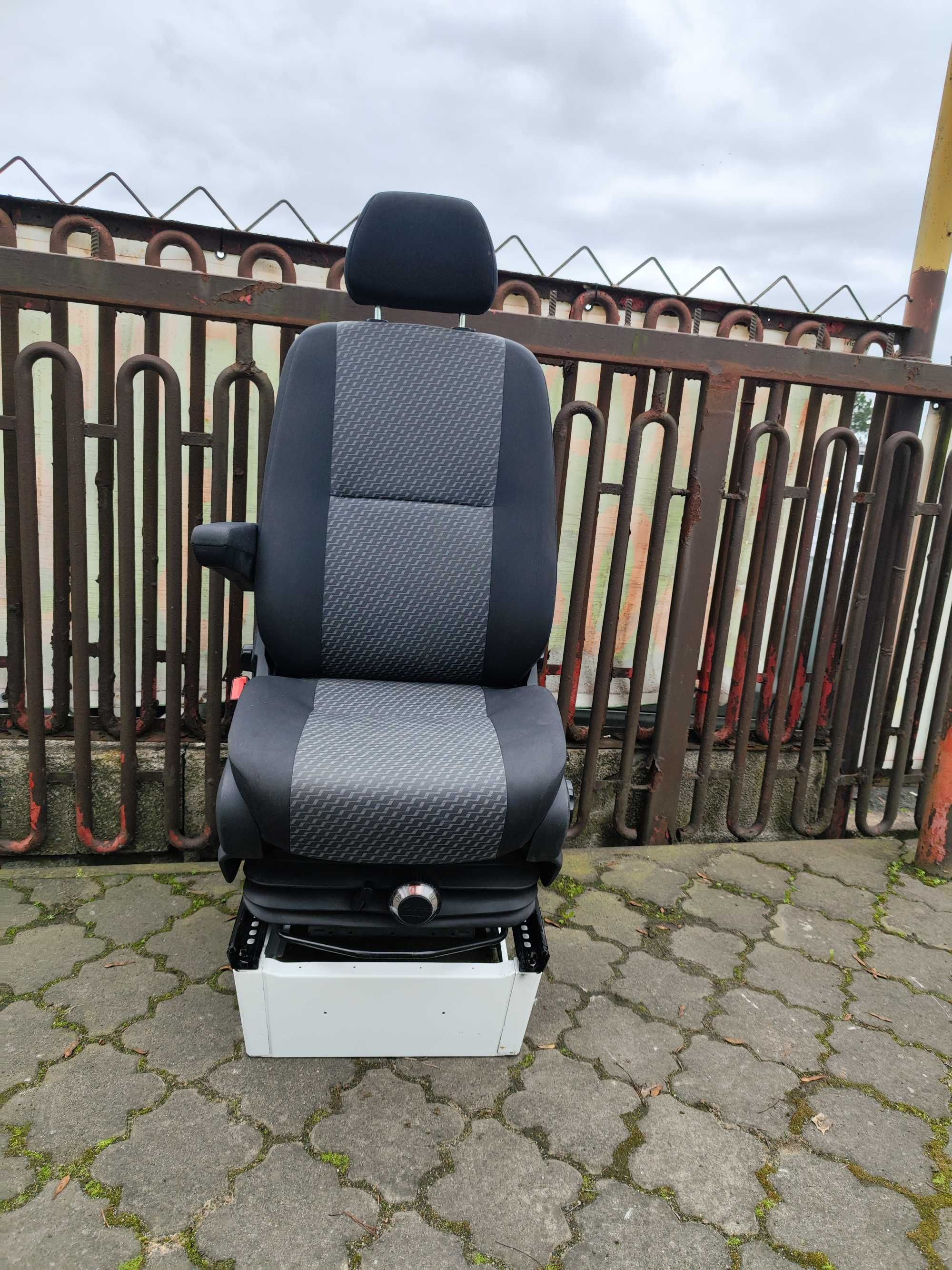 Siedzenie pnuemtyczne fotel kierowcy Crafter Sprinter