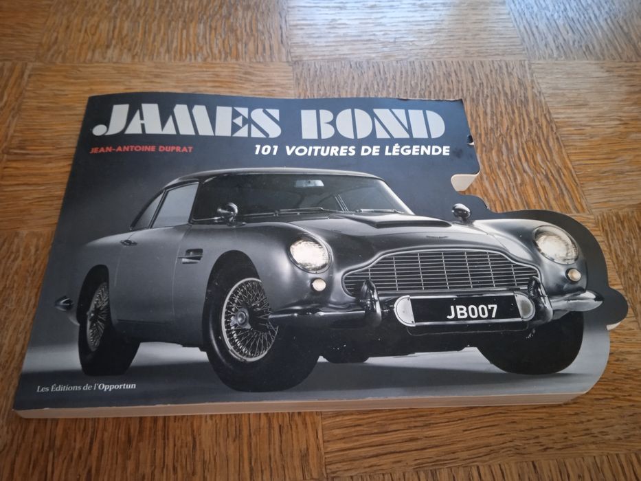 Album z samochodami Jamesa Bonda