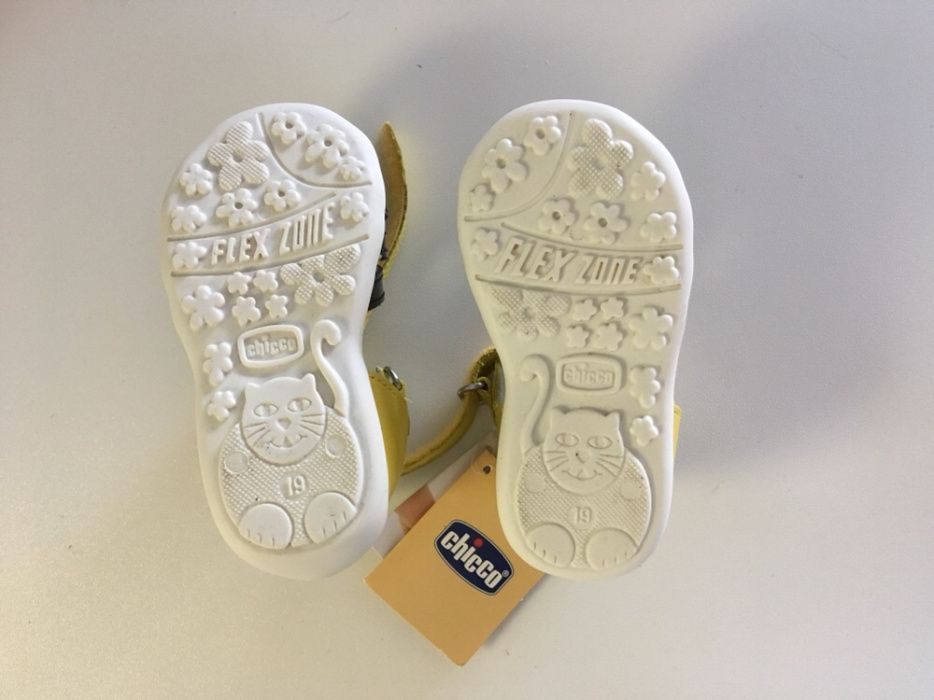 Sandálias bebe Chicco 19