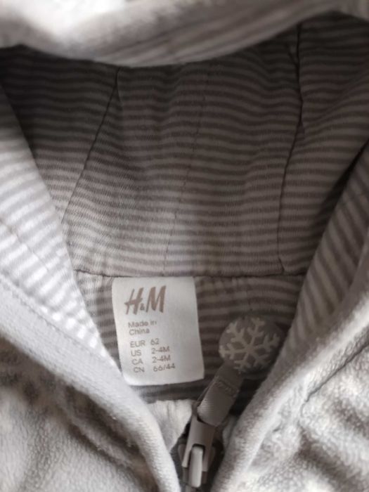 H&M Pajacyk polarowy, z kapturem, zakrywane łapki, rozm 62 2-4 mies.