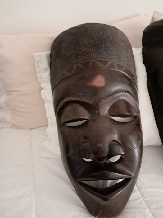 Peças artesanais em pau preto .Lisboa