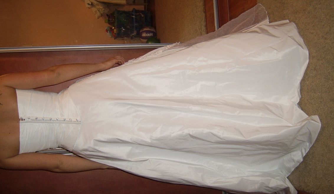 Włoska, śnieżno-biała suknia ślubna