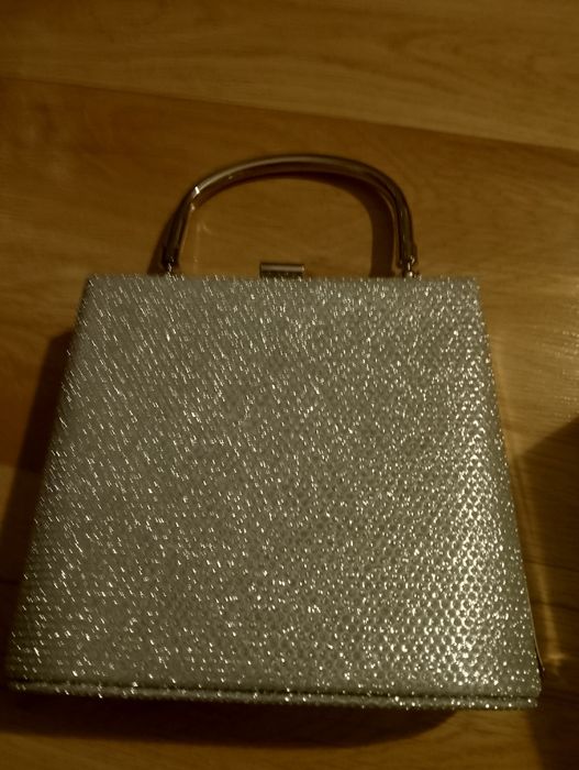 Nowa elegancka kopertówka srebrna z brokatem