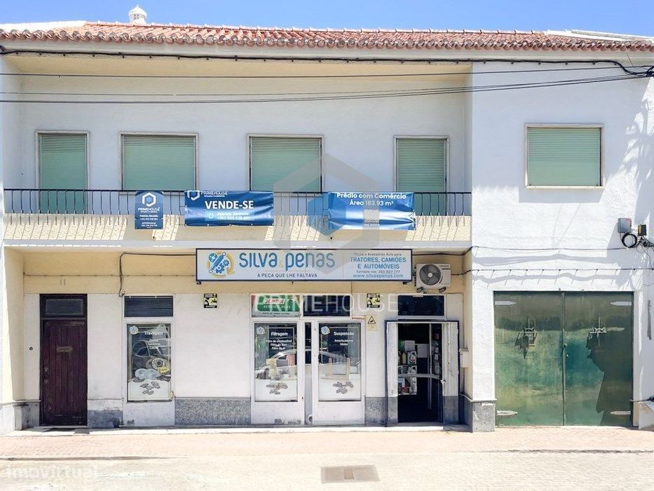 Moradia com Comércio no Rés do Chão