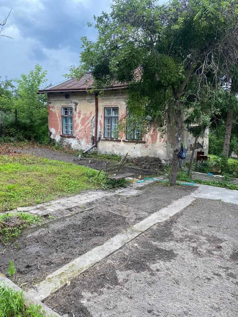 Продаж будинку з ділянкою у Шевченківському районі