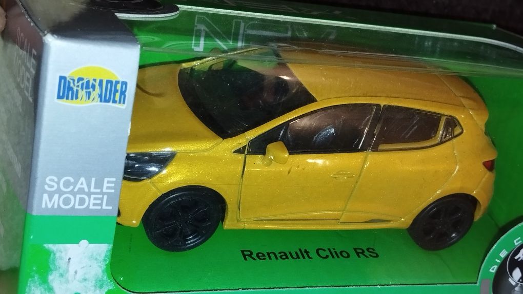 Model Renault Clio RS skala długość 11 cm metalowy