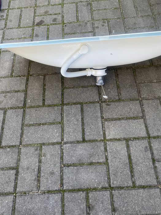 Zestaw łazienkowy , szafka wisząca z pumywalką