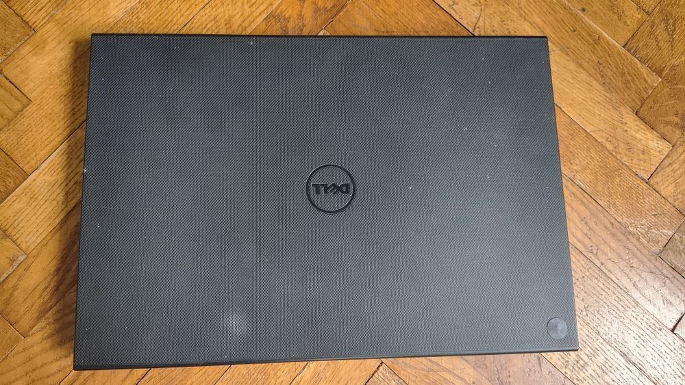 Dell Inspiron 15 / Pentium 3558U / 4GB ddr3 / Intel HD Graphics