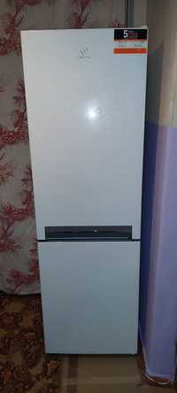 Продам холодильник INDESIT L18 S1 W