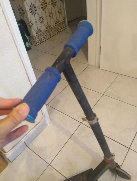 2 trotinetes infantis