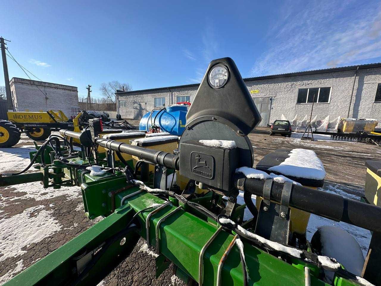 Сівалка вакуумна складна John Deere Джон Дір 7200 8 р 70 см