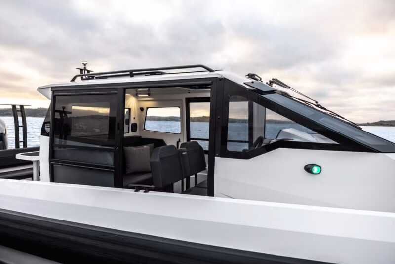 Iron 907 Coupe - sportowa łódź motorowa, jacht MBOATS - Olsztyn