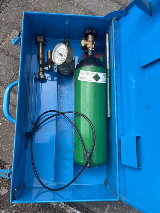 Zestaw do uzupełniania gazu w młotach hydraulicznych krupp